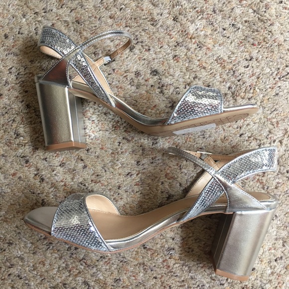 NWOT Badgley Mischka Jewel silver sequin strappy chunky heel dress sandals - Picture 3 of 8